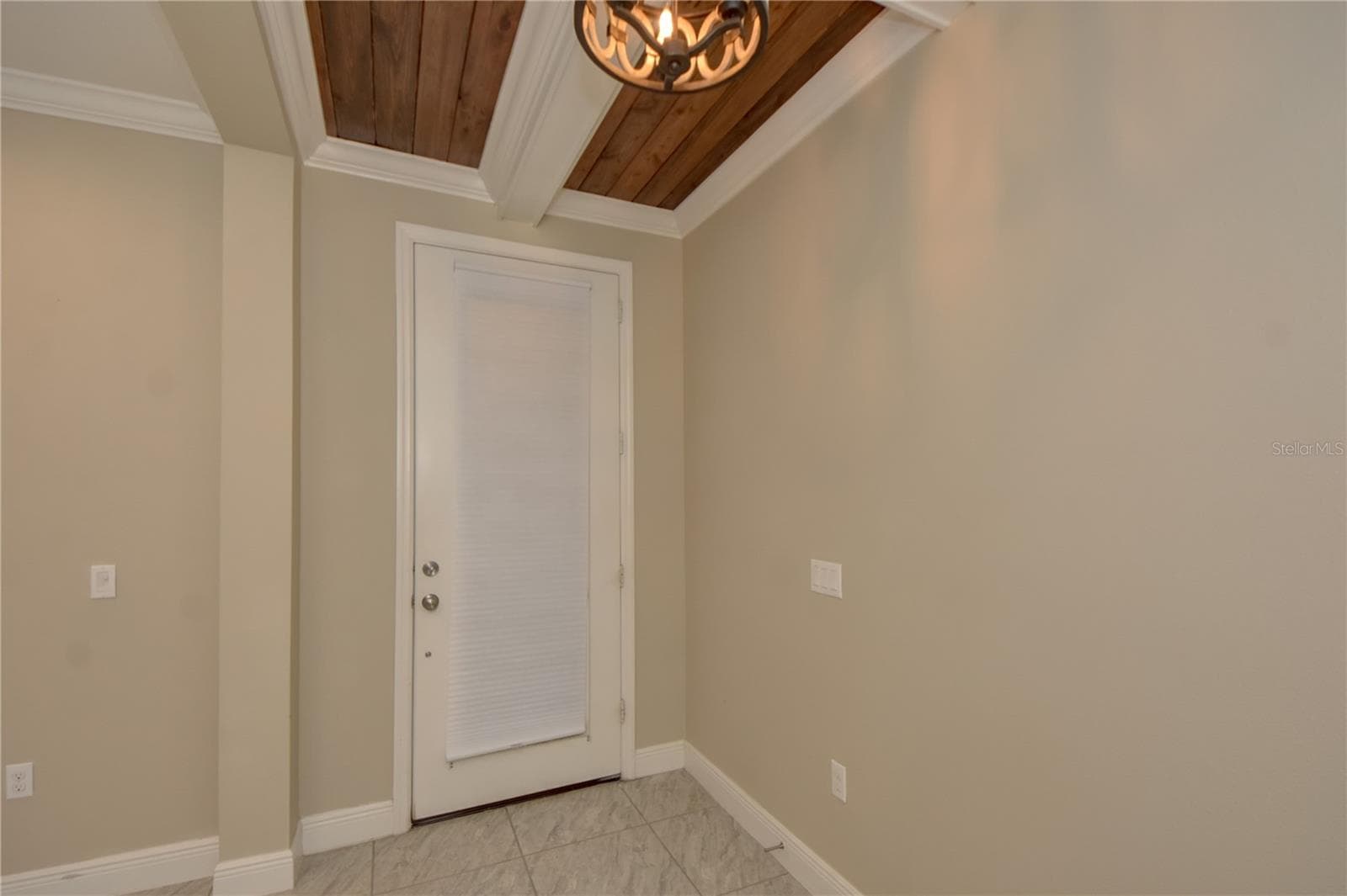 7408 Ridgelake Cir photo 5