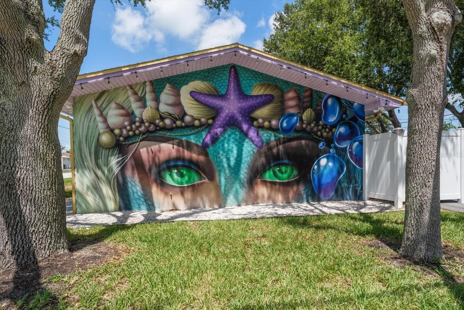 2050 W Bay Dr photo 3