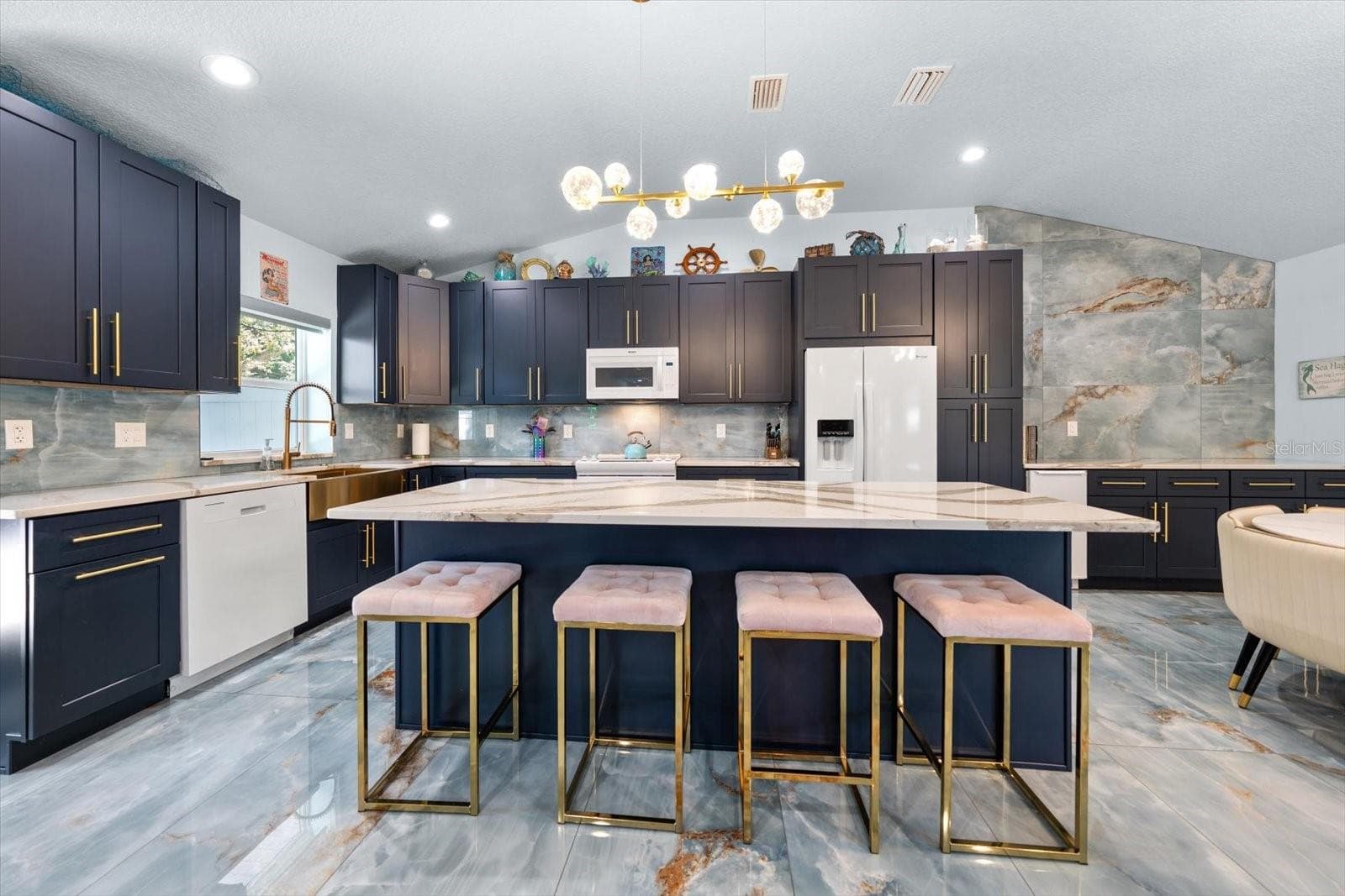 2050 W Bay Dr photo 4