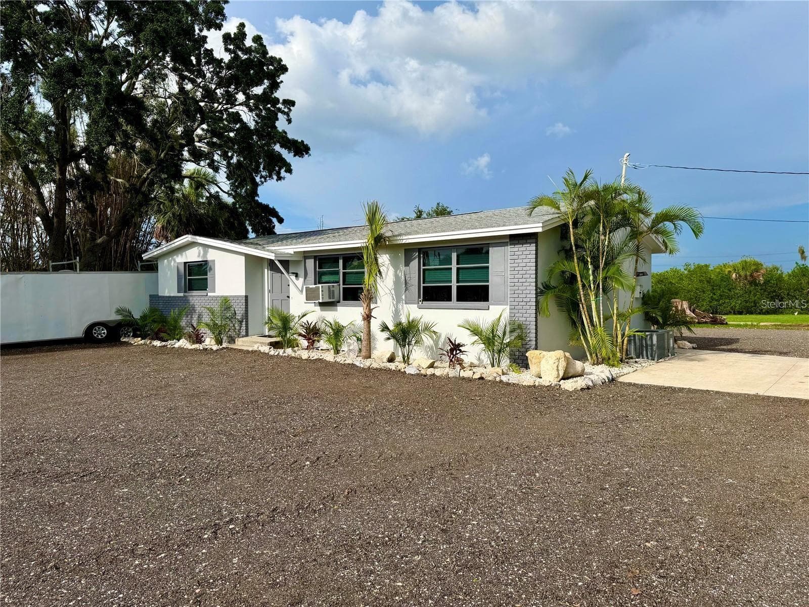 1322 N Pinellas Ave photo 4