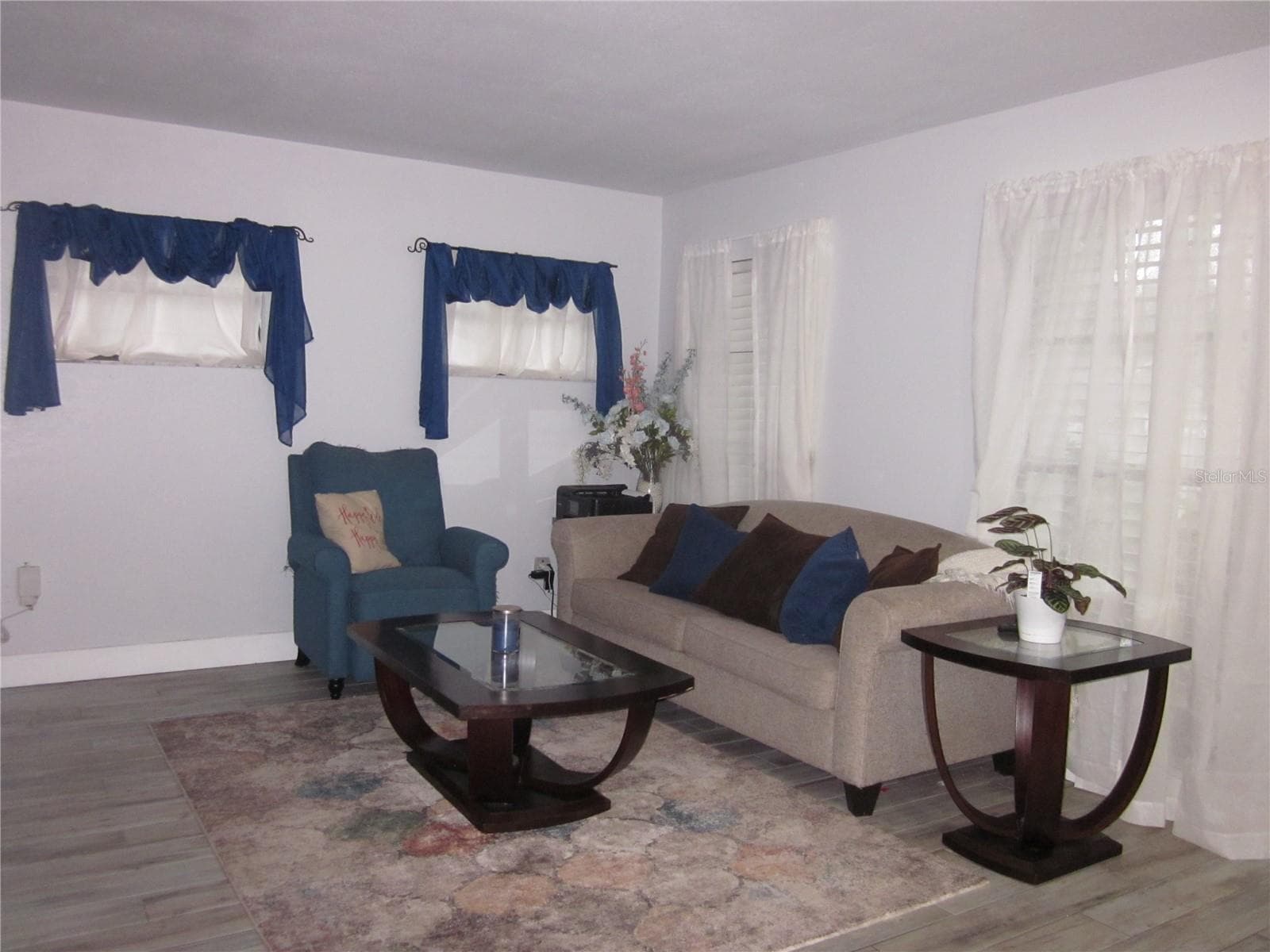 4902 Country Aire Ln photo 3