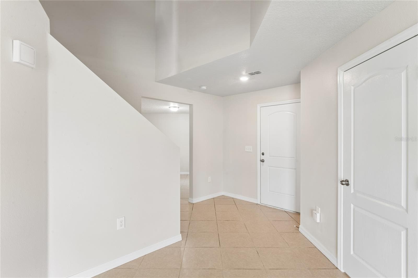 2427 Caspian Dr photo 3