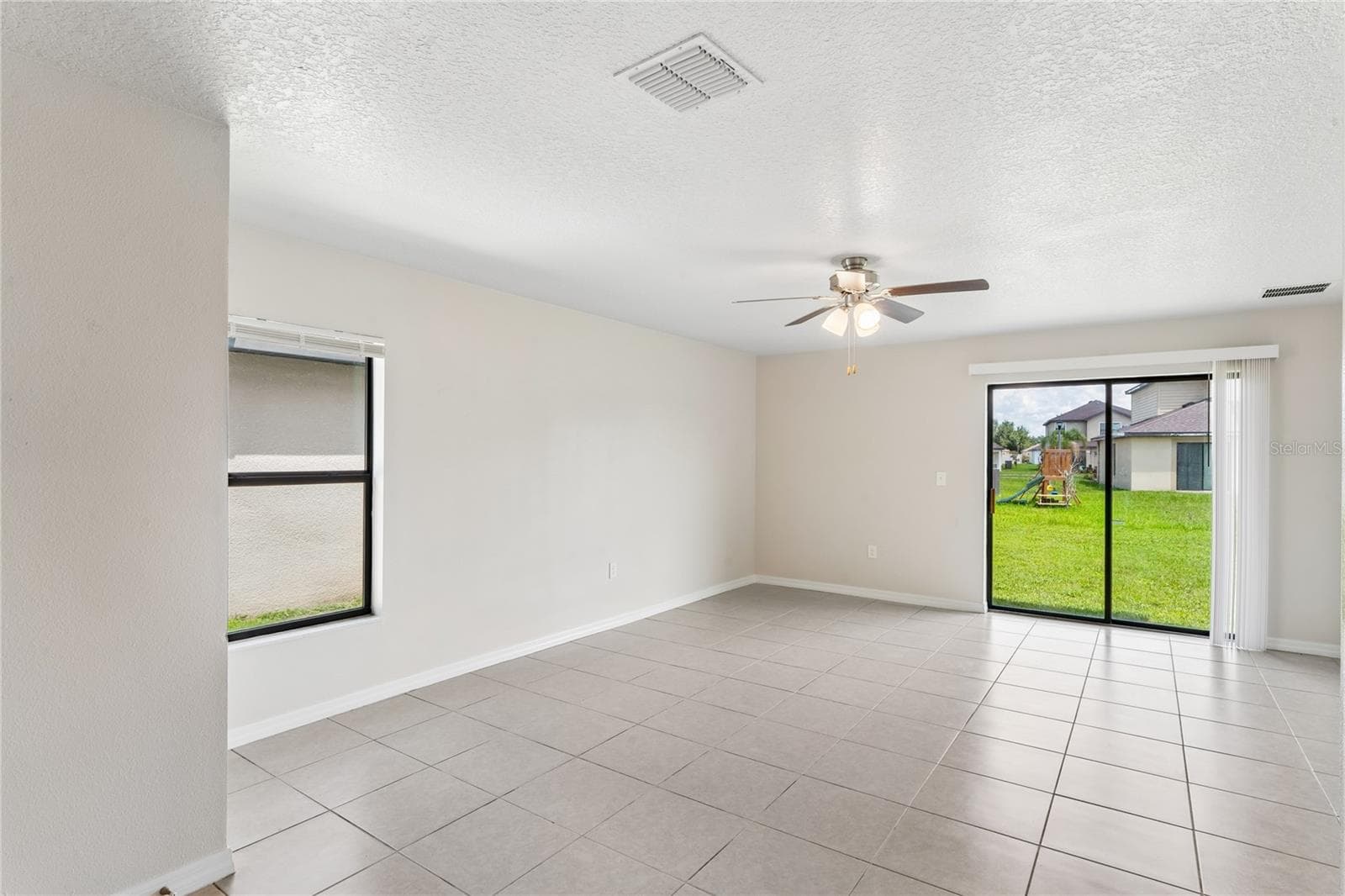 2427 Caspian Dr photo 4