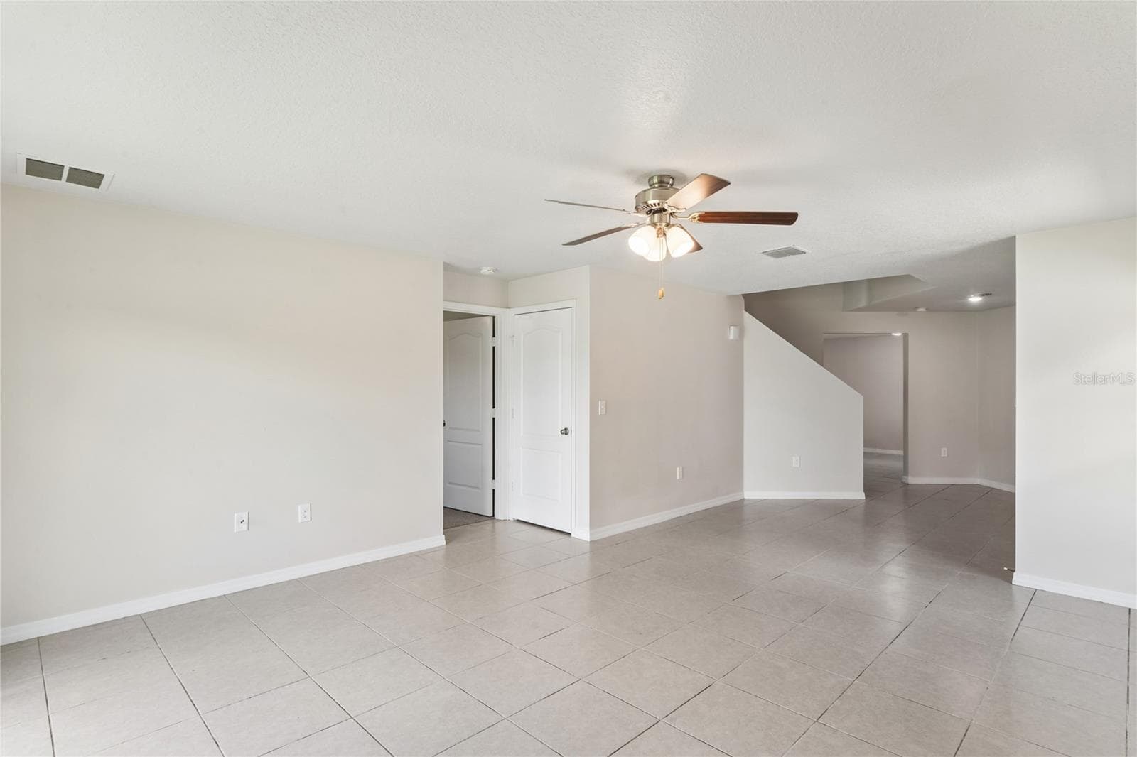 2427 Caspian Dr photo 5