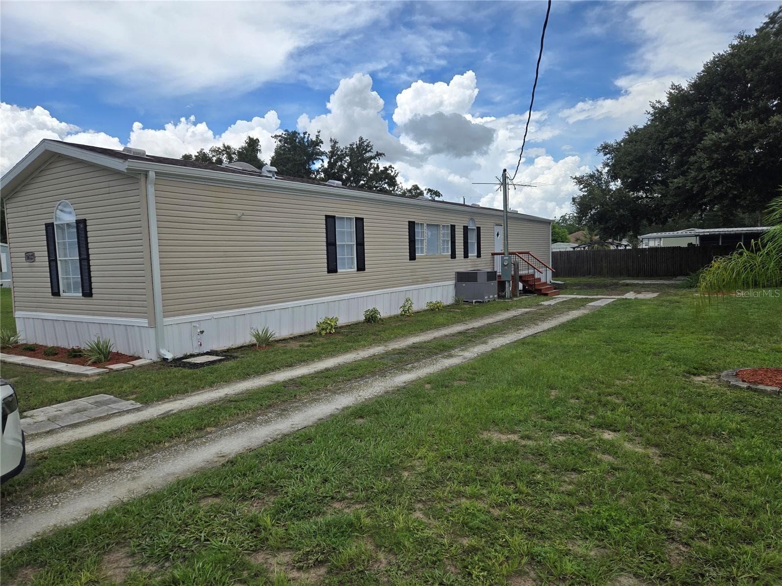 16127 Narrow St