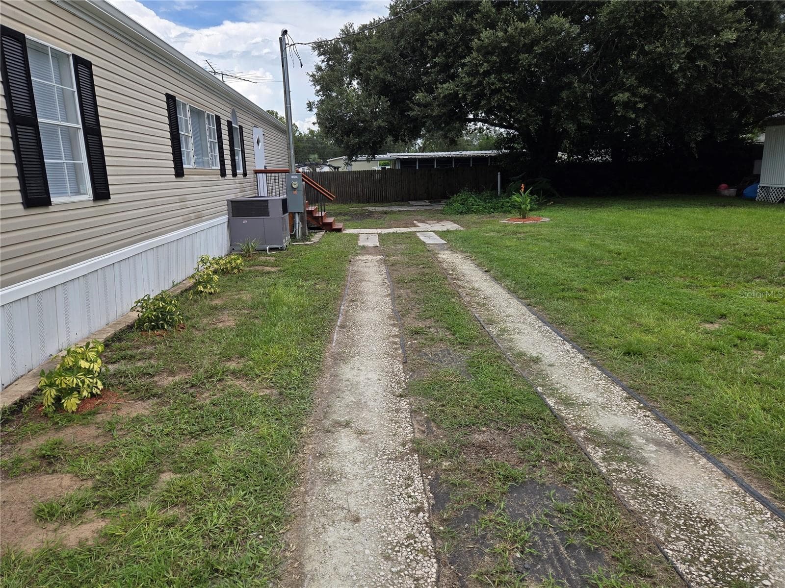 16127 Narrow St photo 3