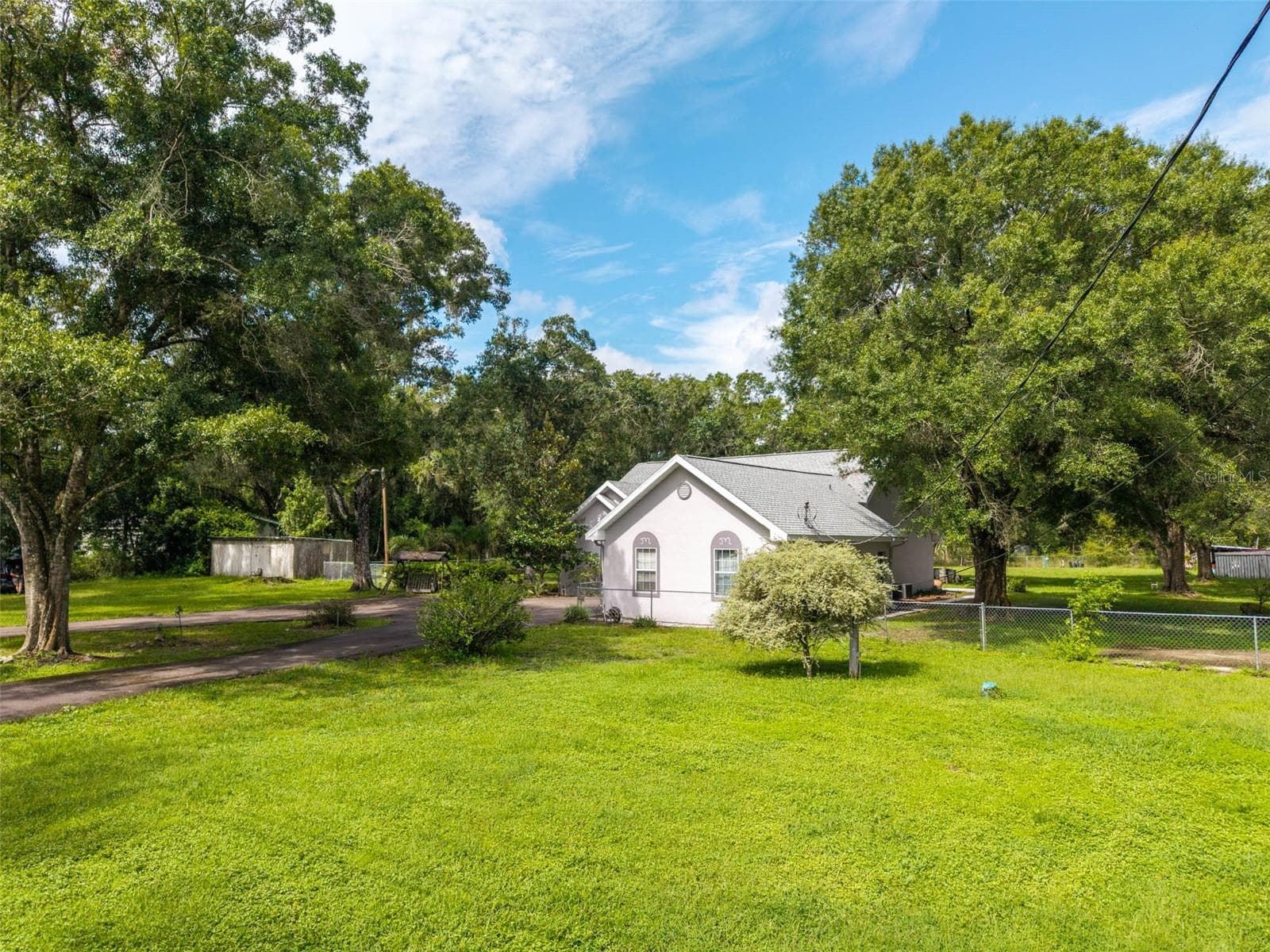 15370 Apache Dr photo 3