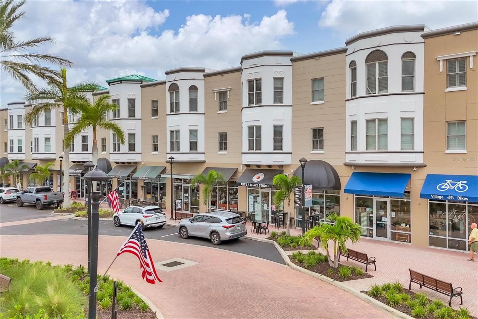 8111 Lakewood Main St #306