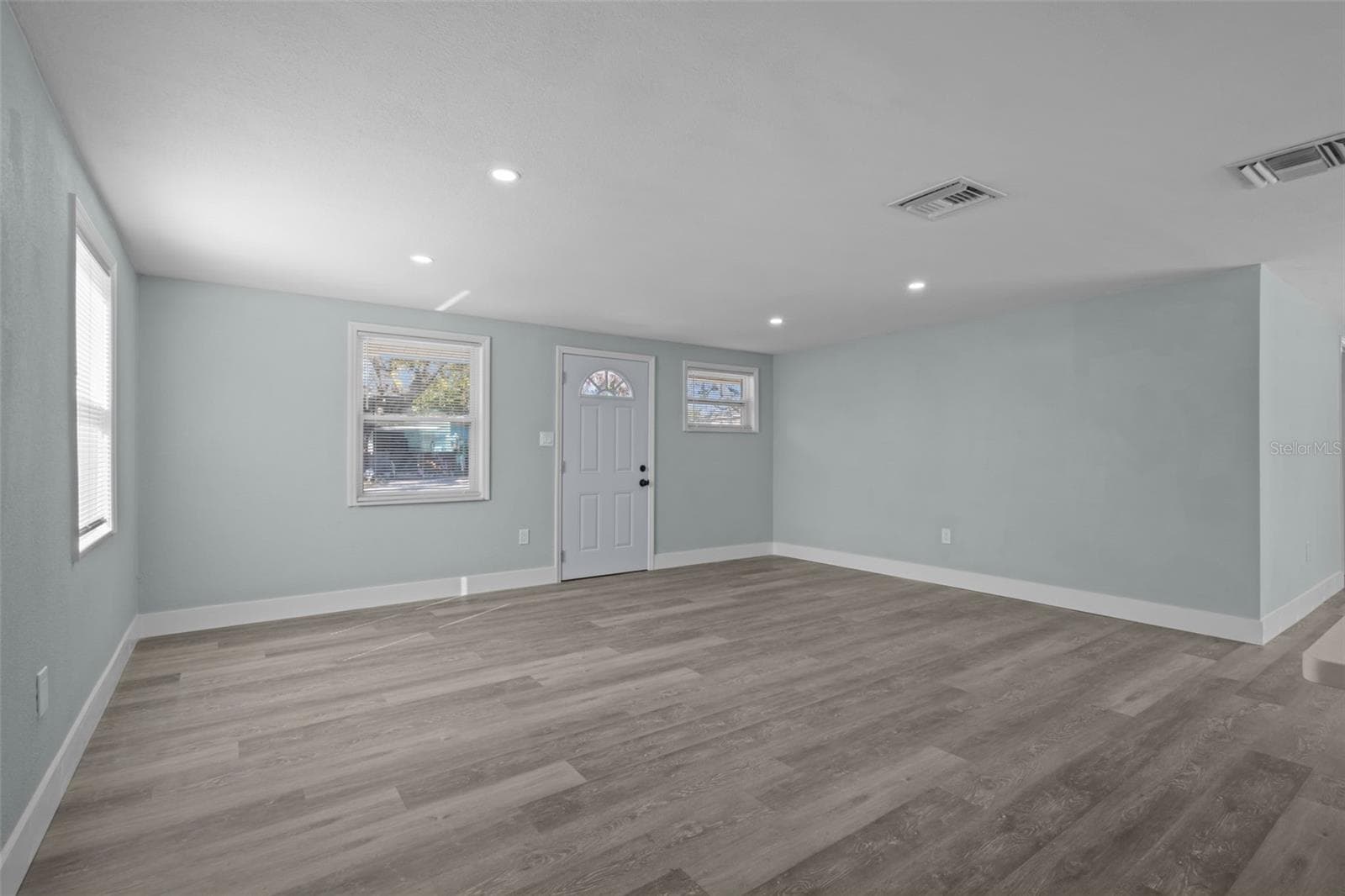 1682 Wilmar Ave photo 3