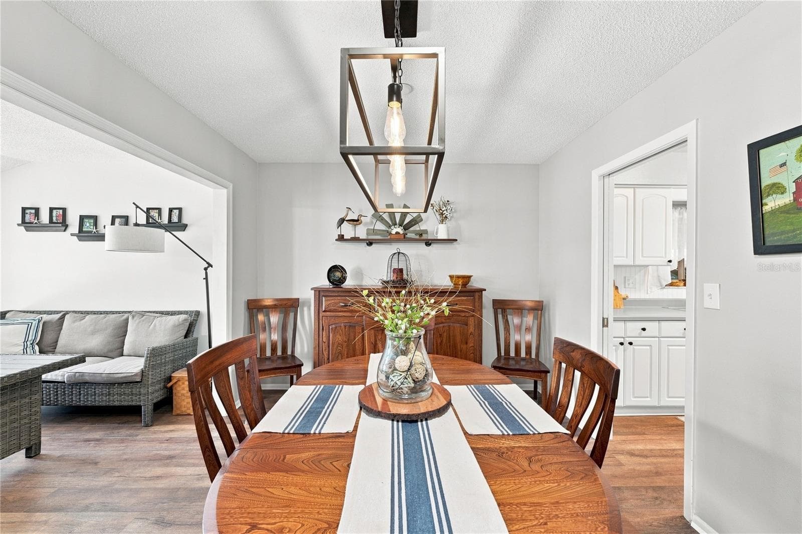 1405 Hacienda Dr photo 4
