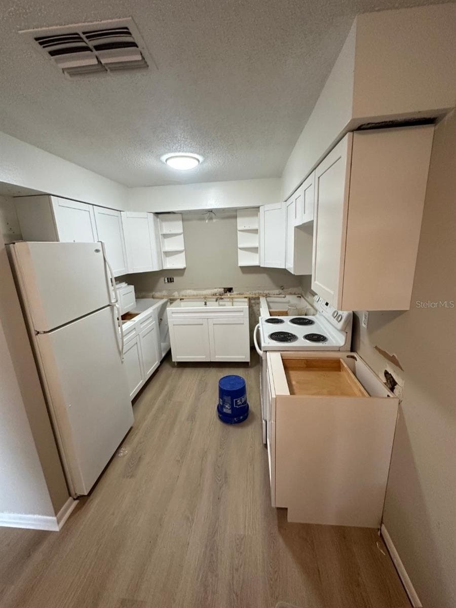 2407 Idlewild St photo 3