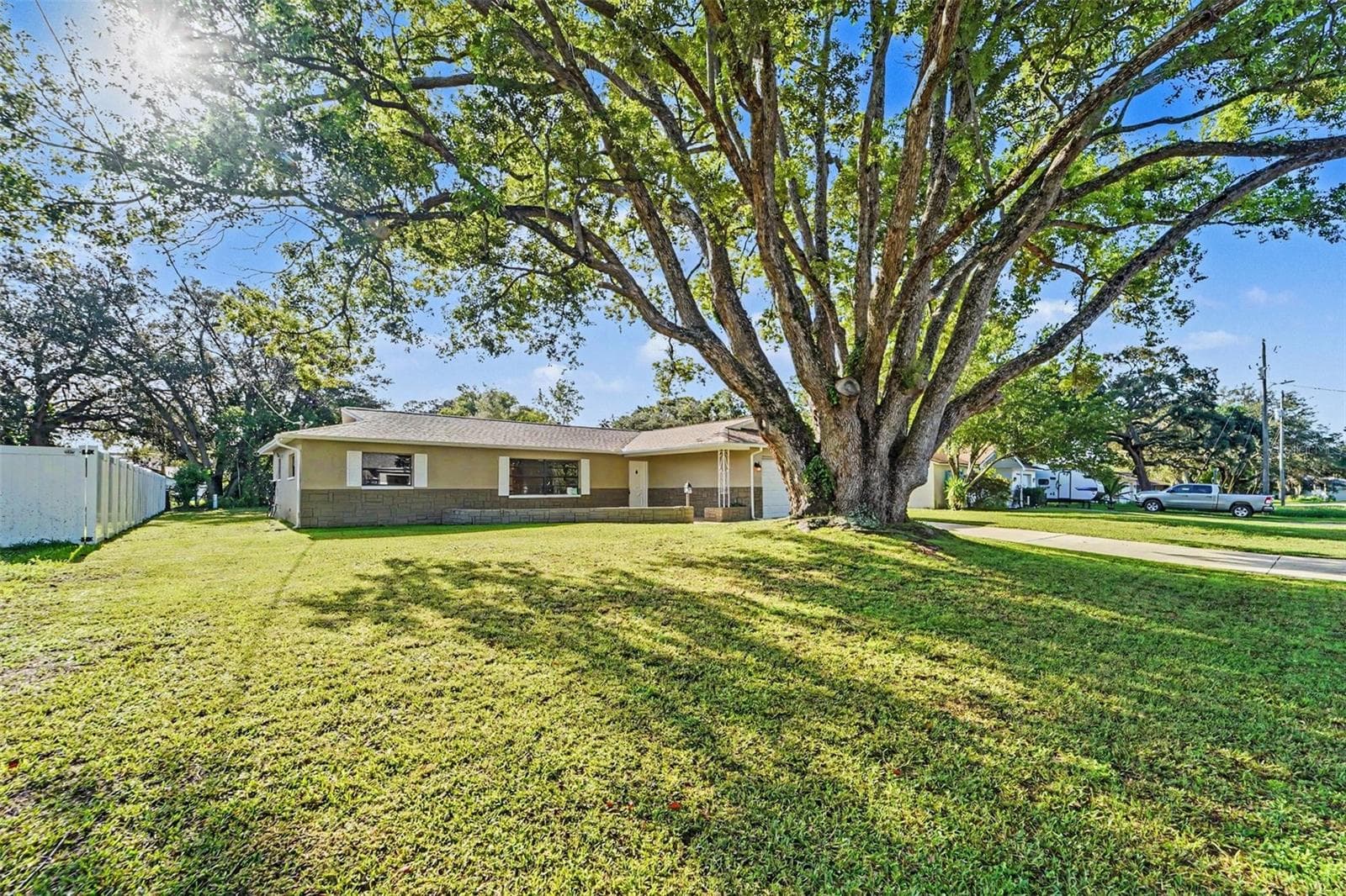 1364 DILL Ave photo 3
