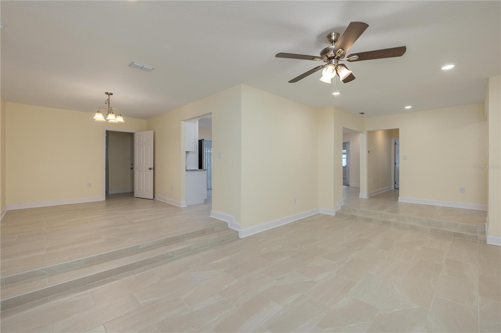 407 Princess Pl photo 5