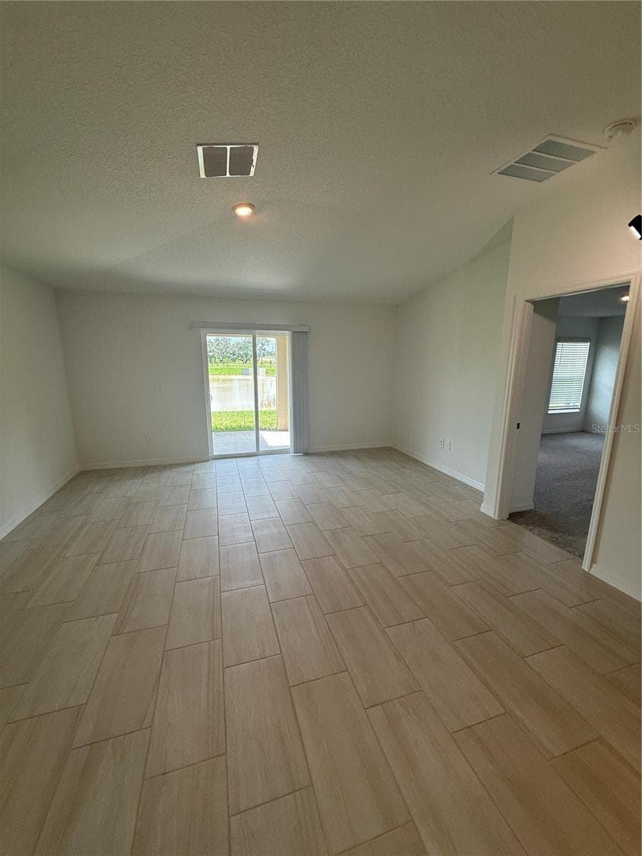32985 Twin Flower Ave photo 4