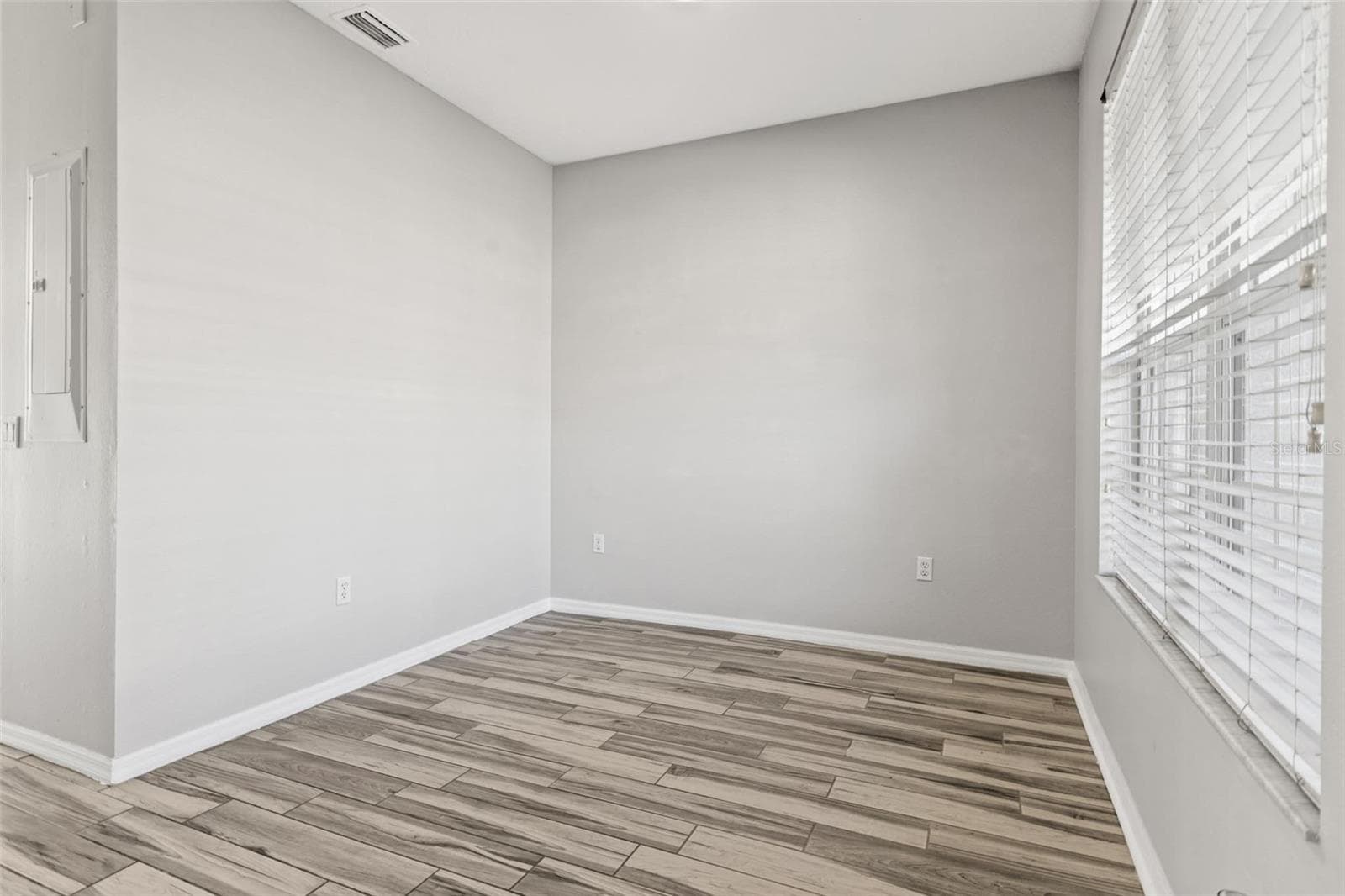 8874 Christie Dr photo 4