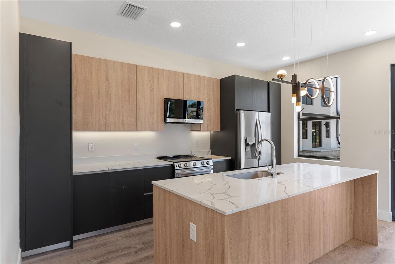 8407 Modano Pl photo 4