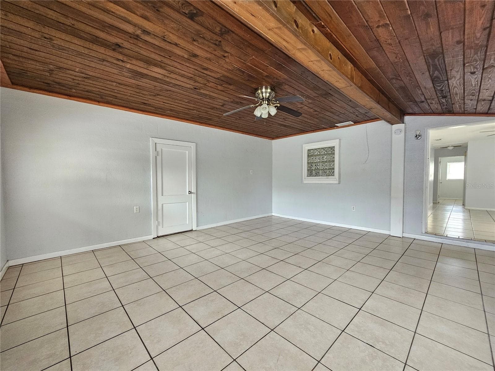 1212 W Marjorie St photo 4