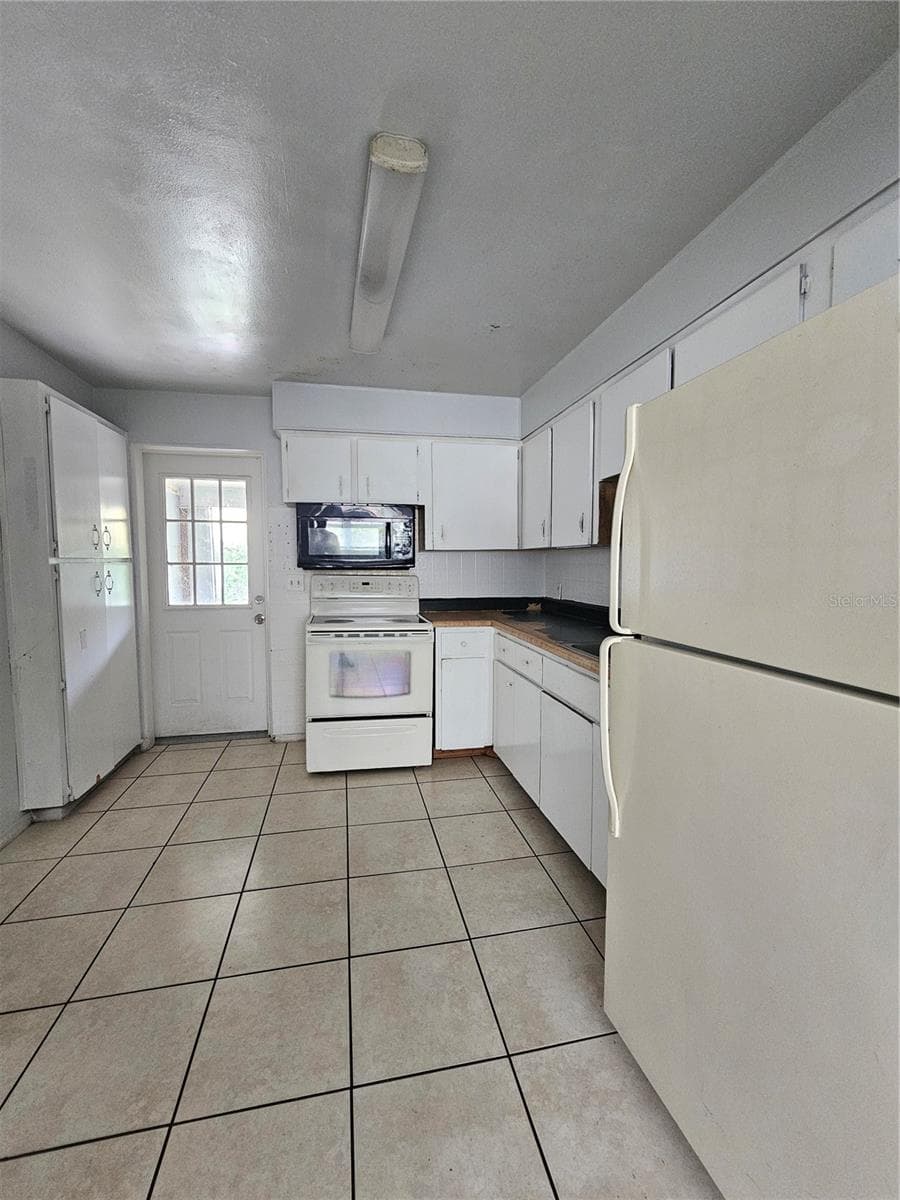 1212 W Marjorie St photo 5