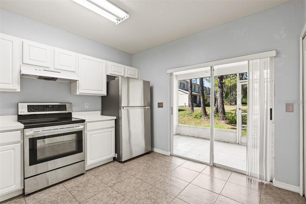 2369 Lake Woodberry Cir photo 4