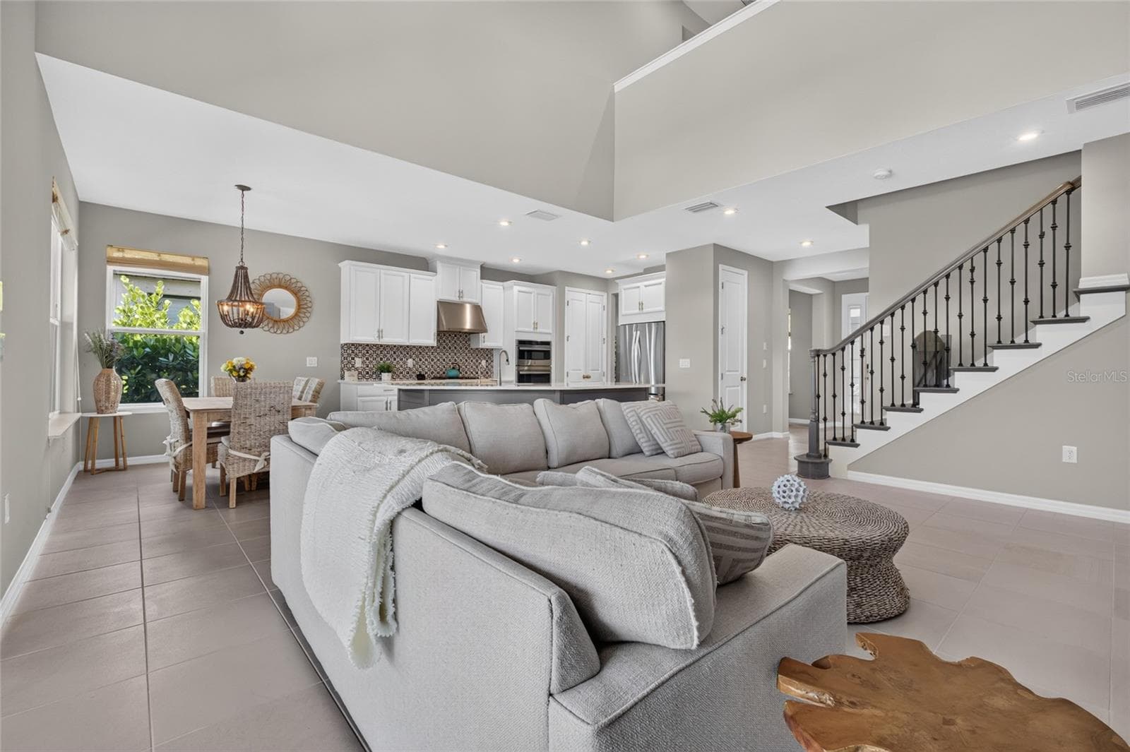 9069 Luna Ln photo 4