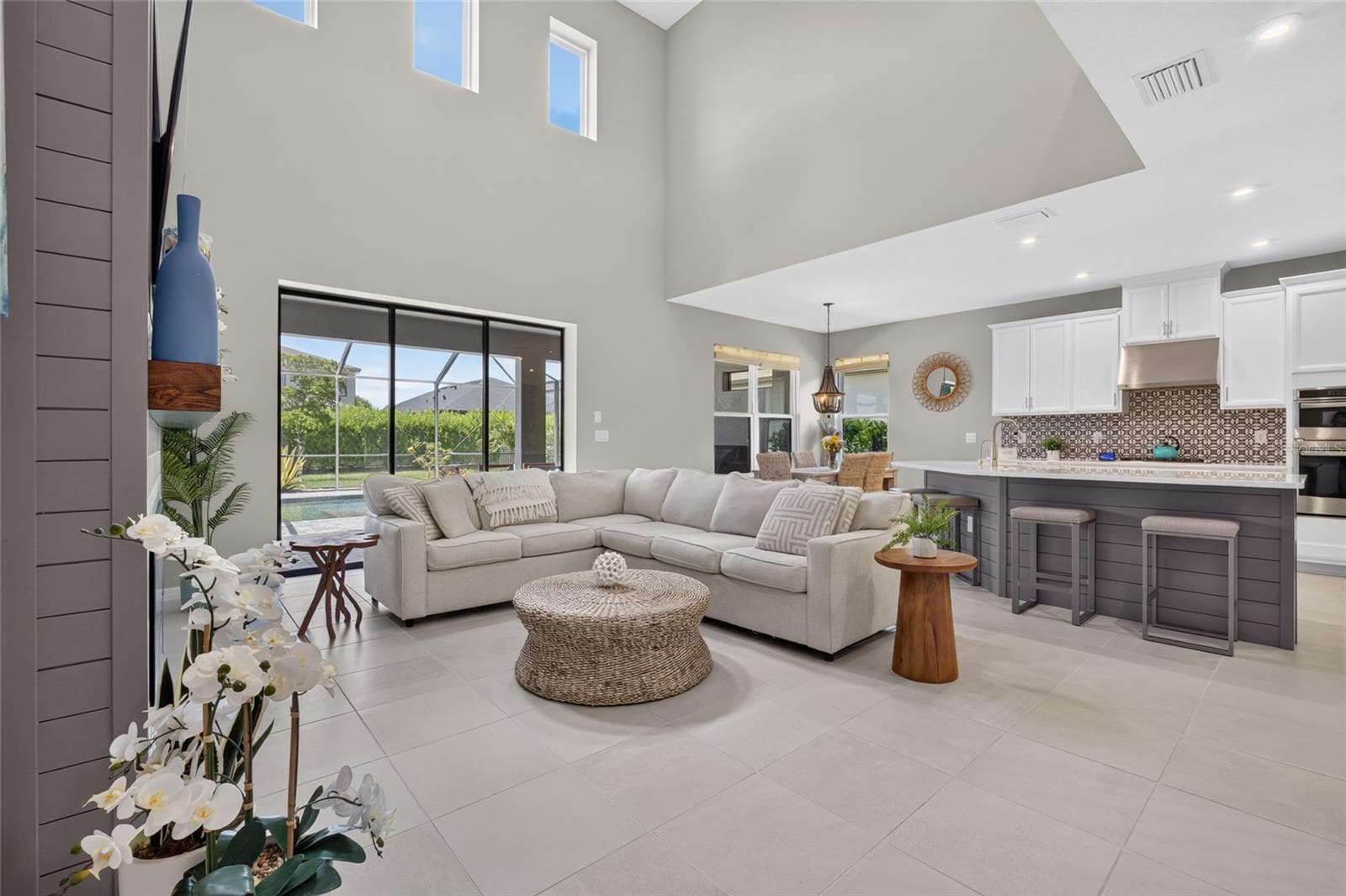 9069 Luna Ln photo 5