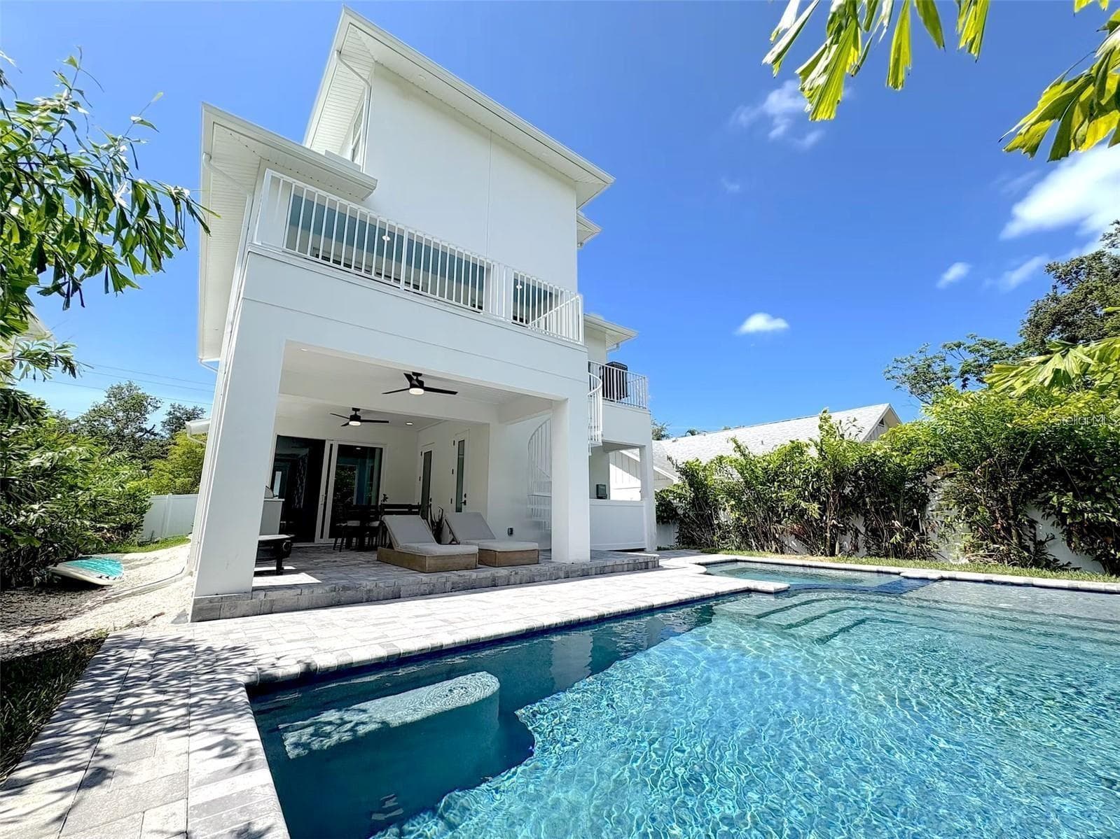 1647 Siesta Dr