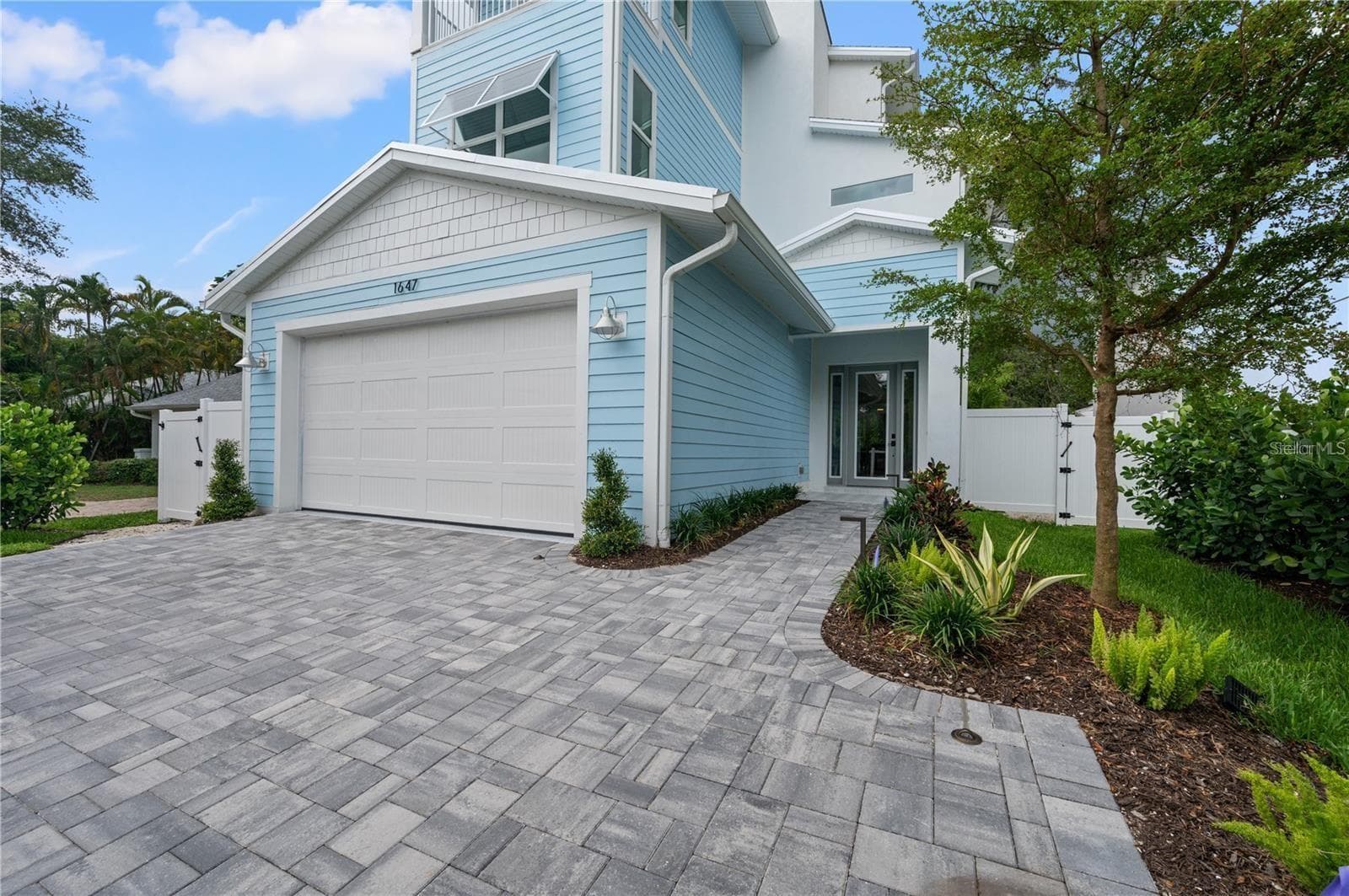 1647 Siesta Dr photo 5