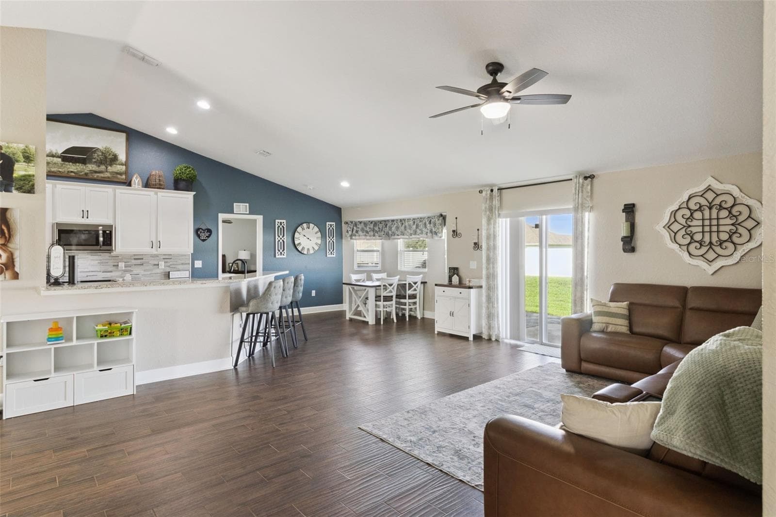 925 Lochland Loop photo 4