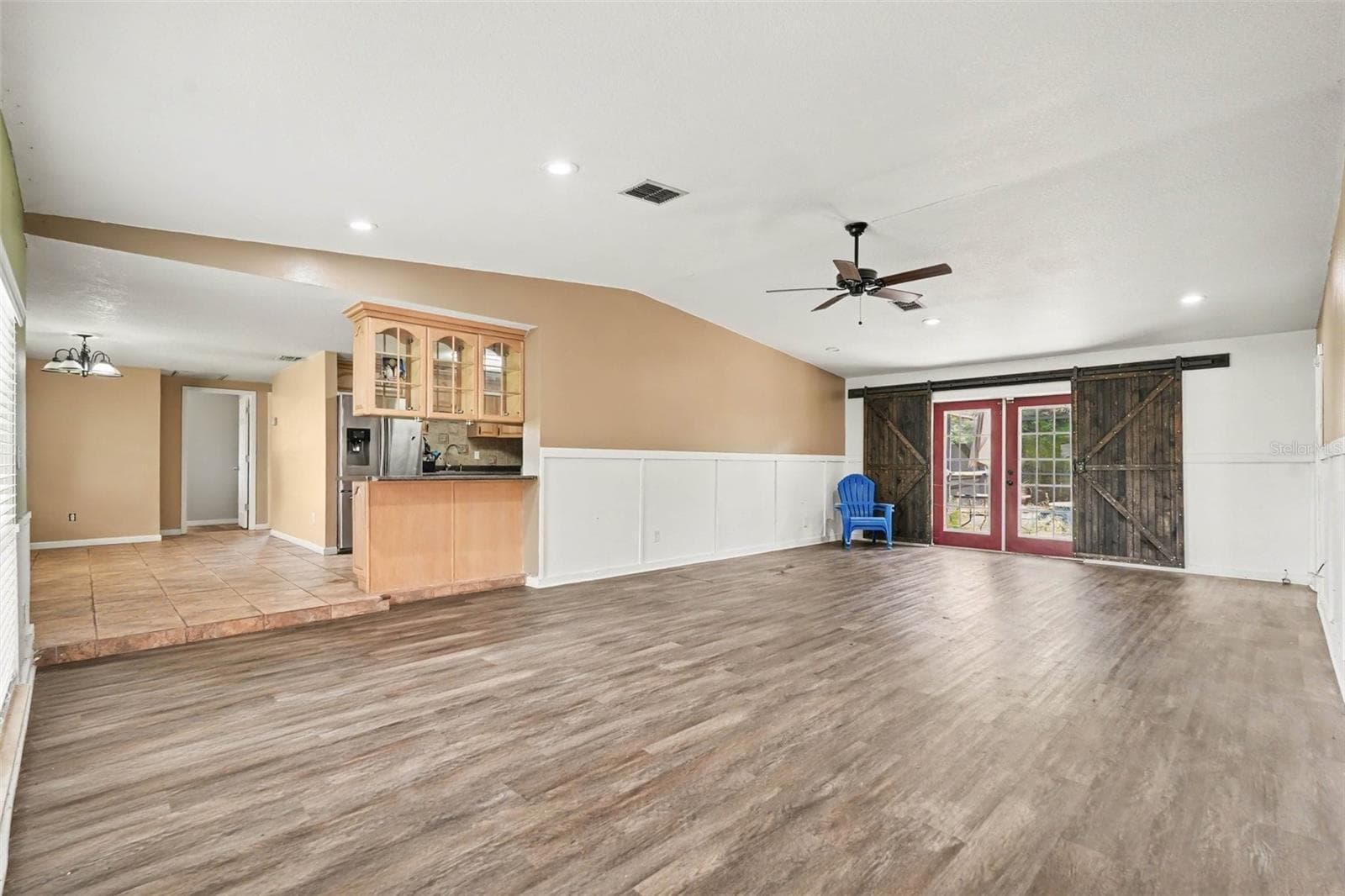805 W College Ave