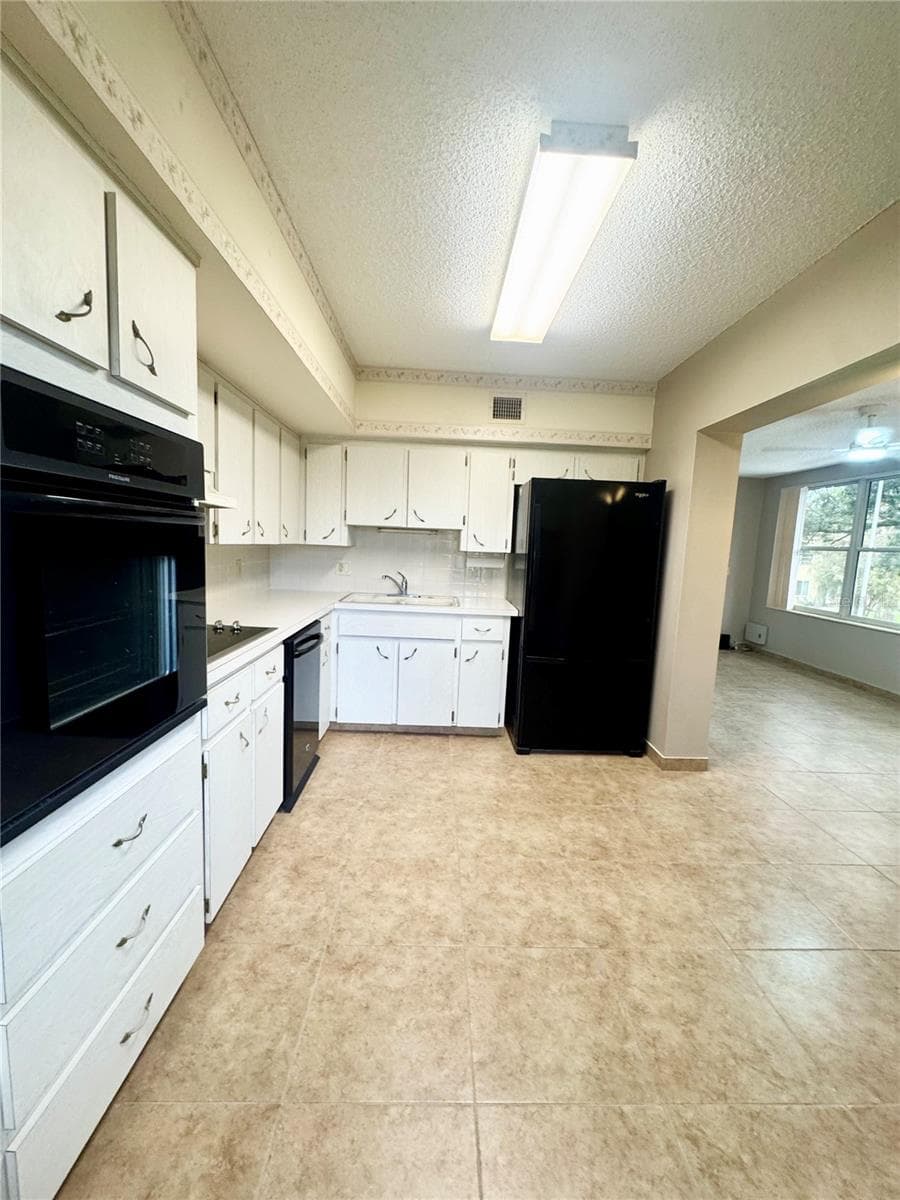 2402 Ecuadorian Way #40 photo 5