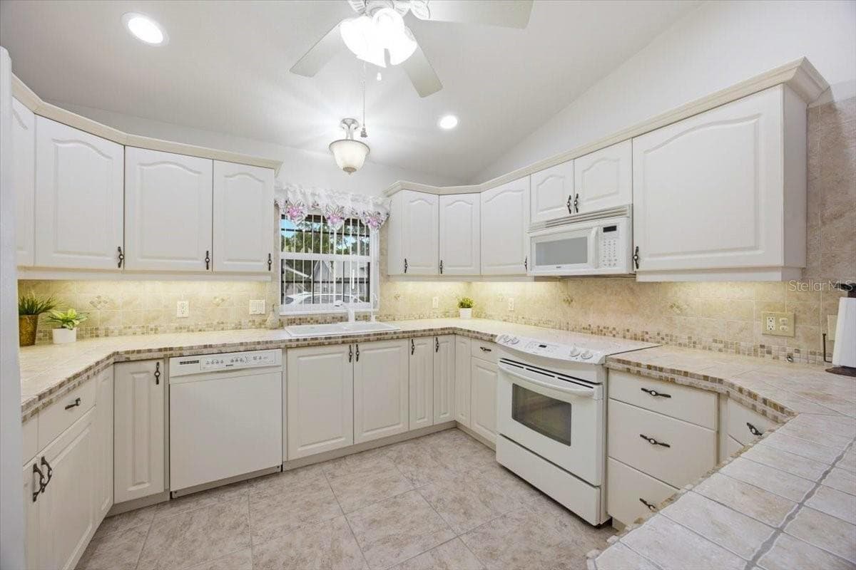 477 Sweetwater Way photo 3