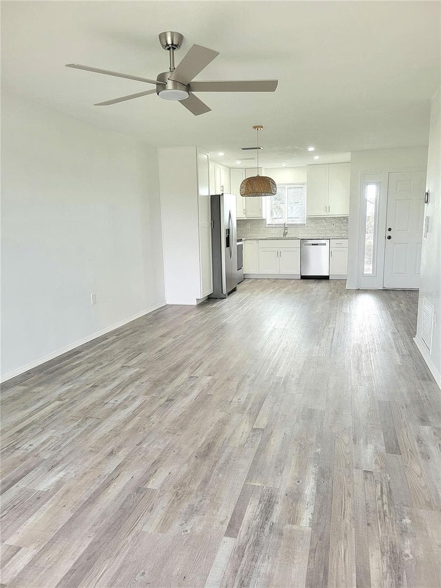 957 Sandpiper Cir #0 photo 3