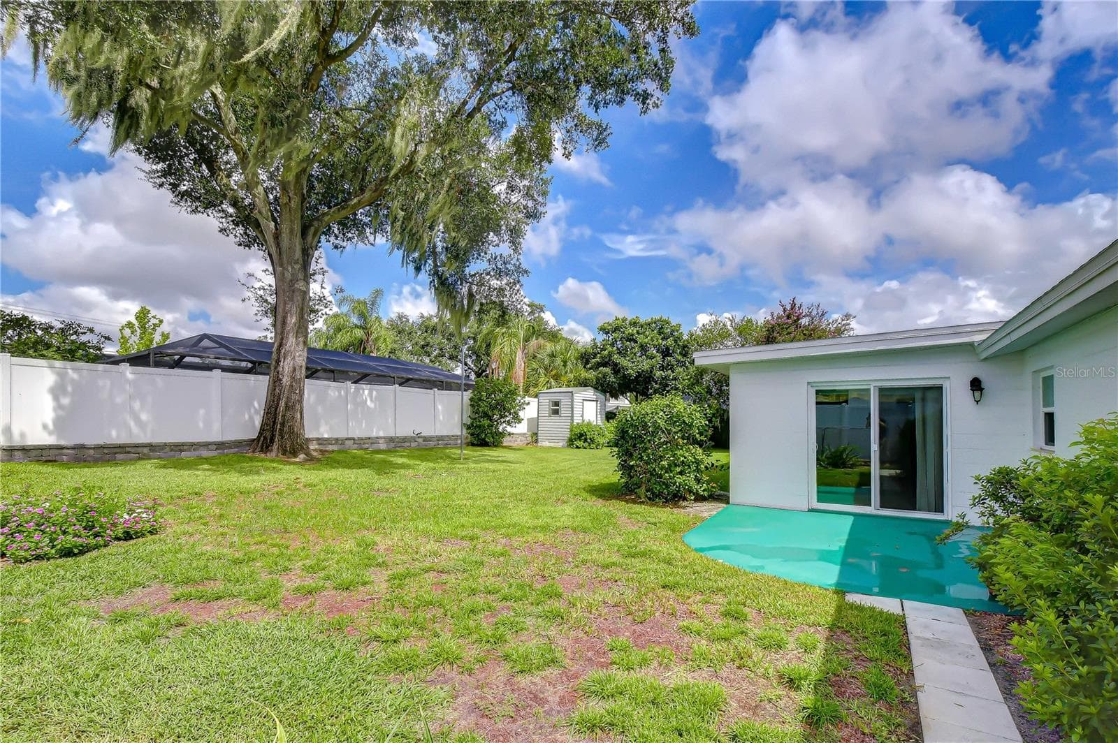 2205 Malibu Dr photo 3