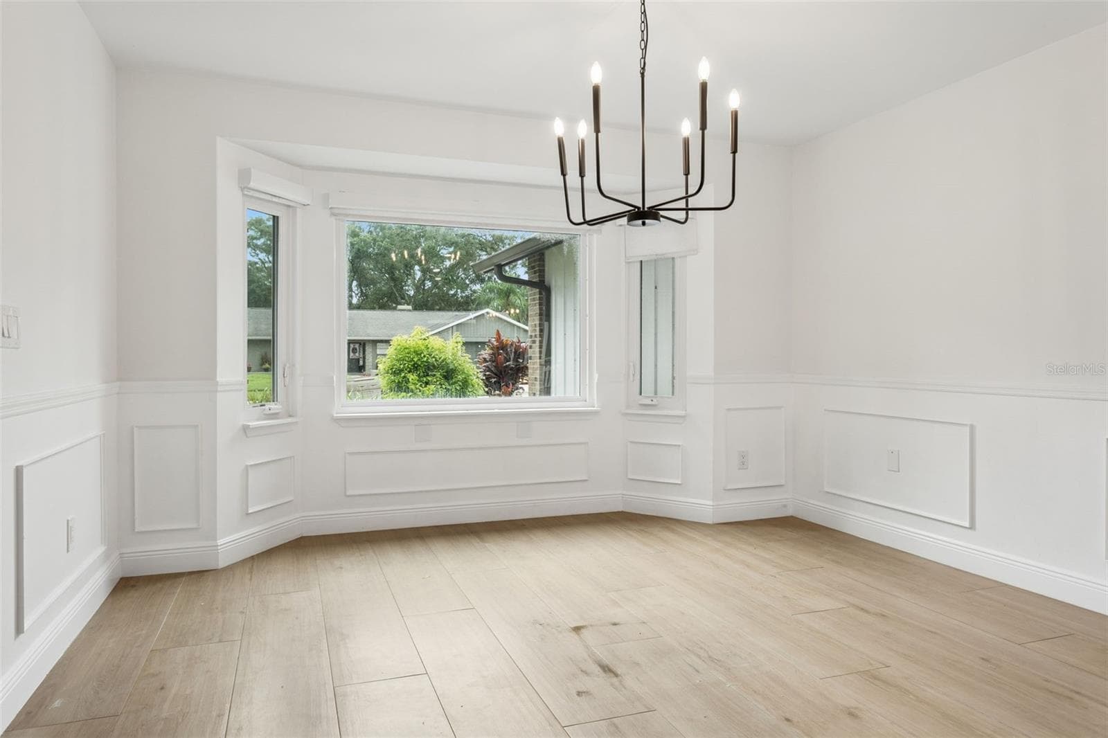 1046 Sylvia Ln photo 5