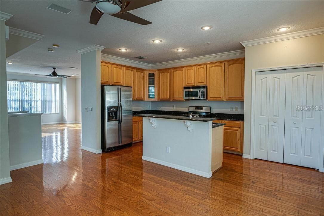3043 Pointeview Dr photo 5