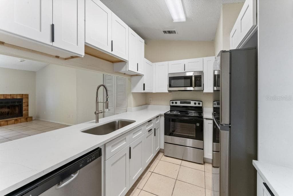 918 Otto Villa Pl #9 photo 3