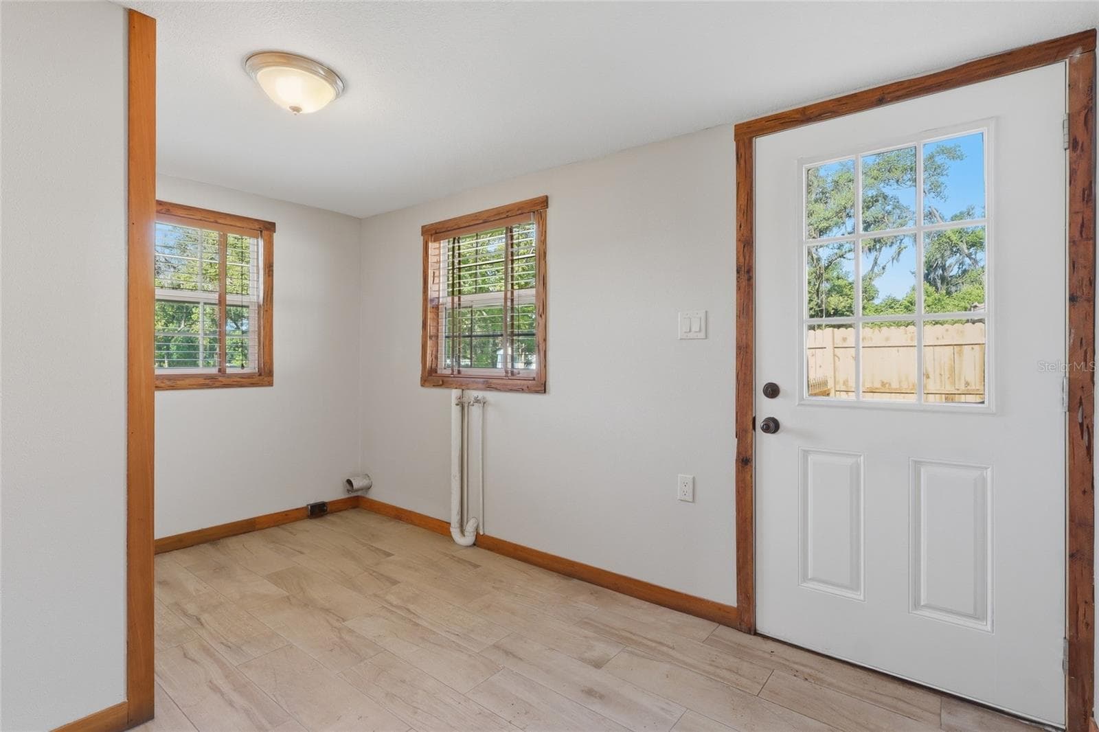 37715 Dixie Ave photo 4
