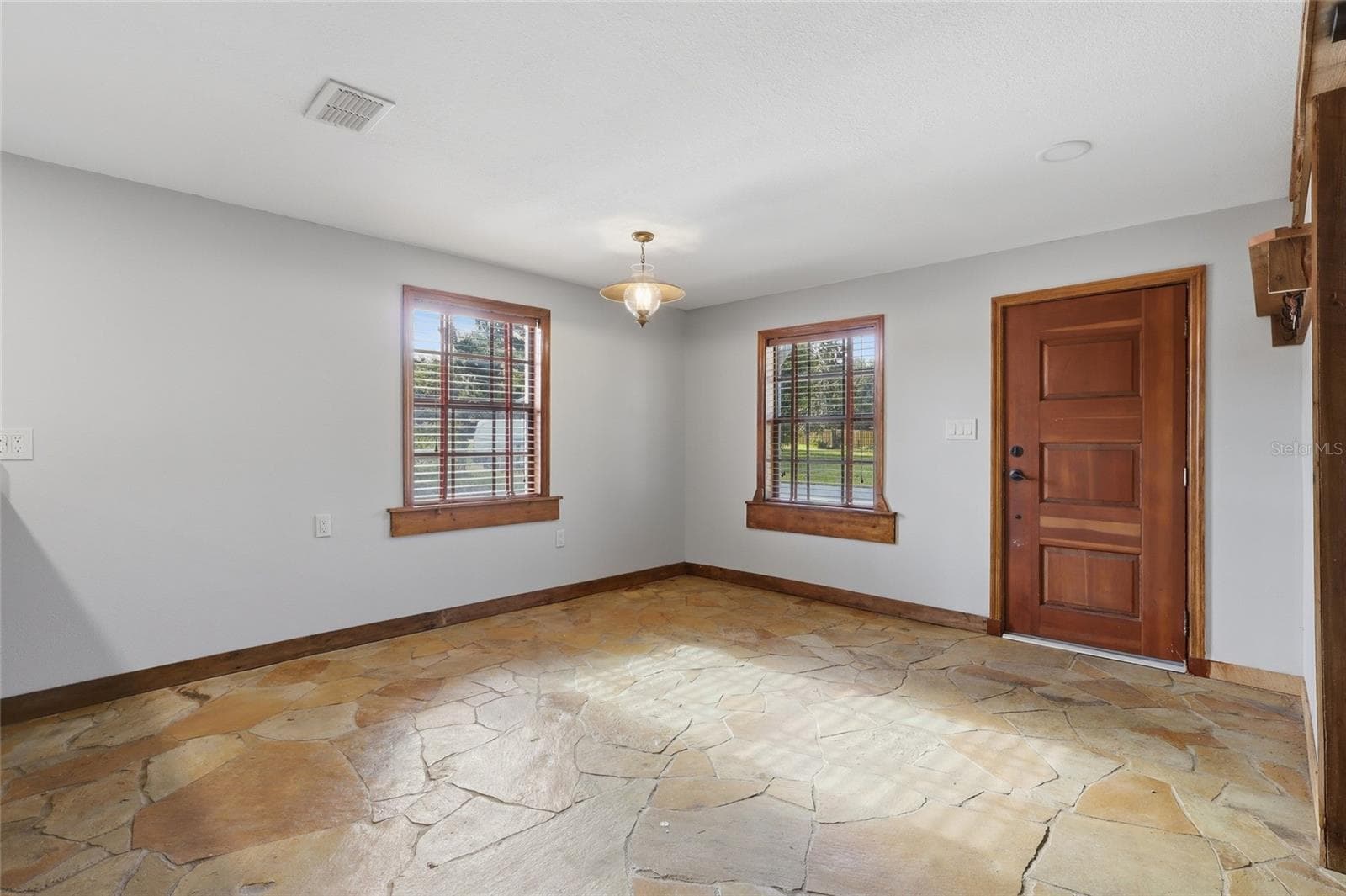 37715 Dixie Ave photo 5