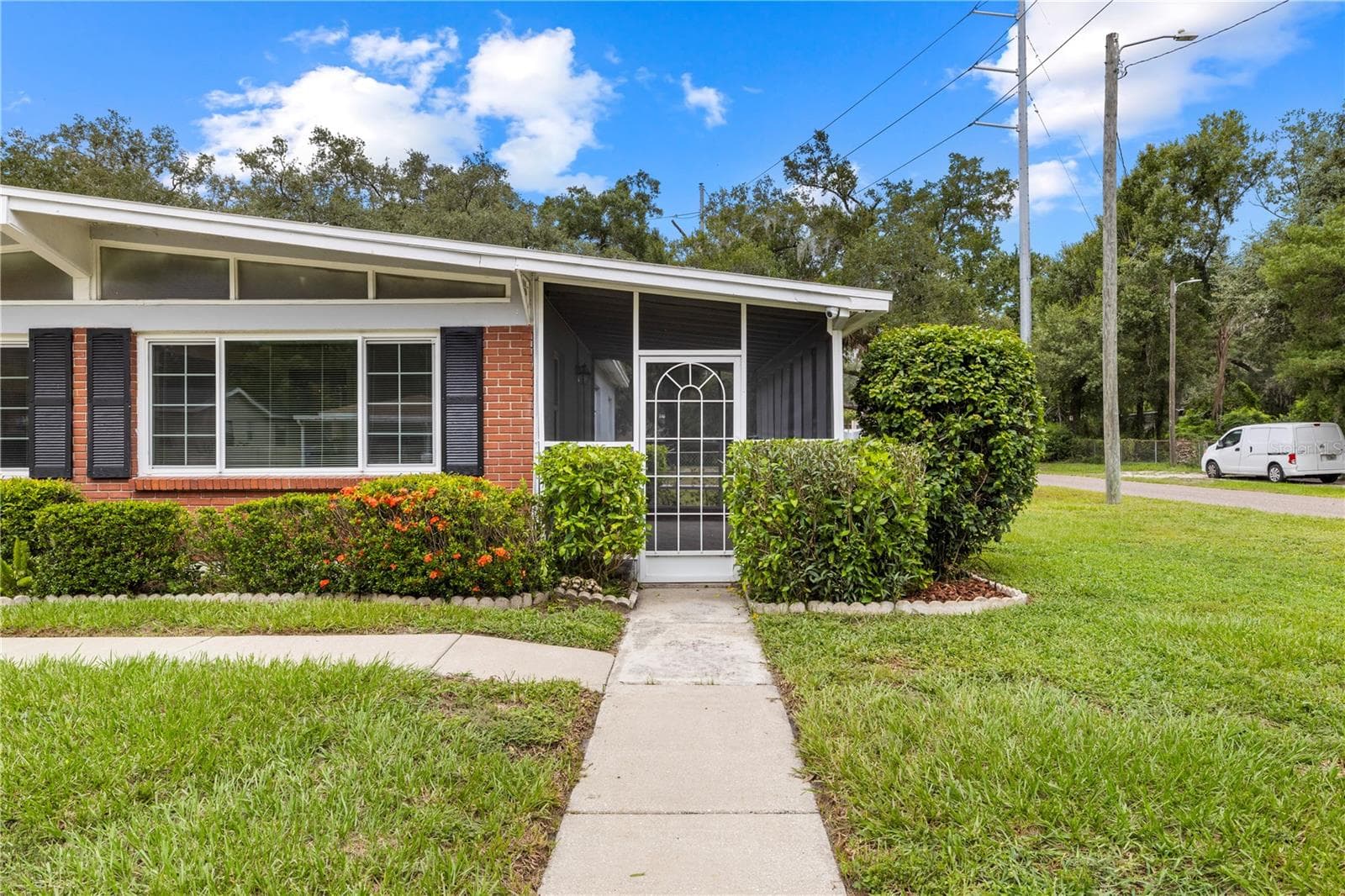 3622 E Lambright St photo 3