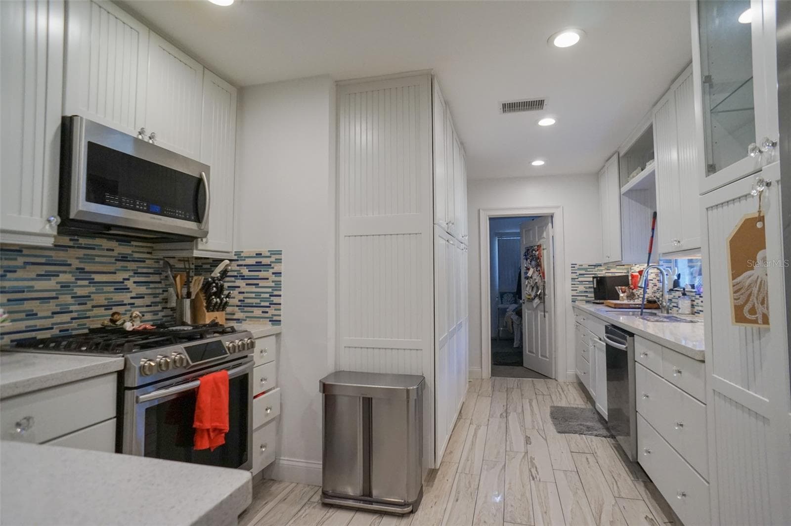 328 Carl Ave photo 3