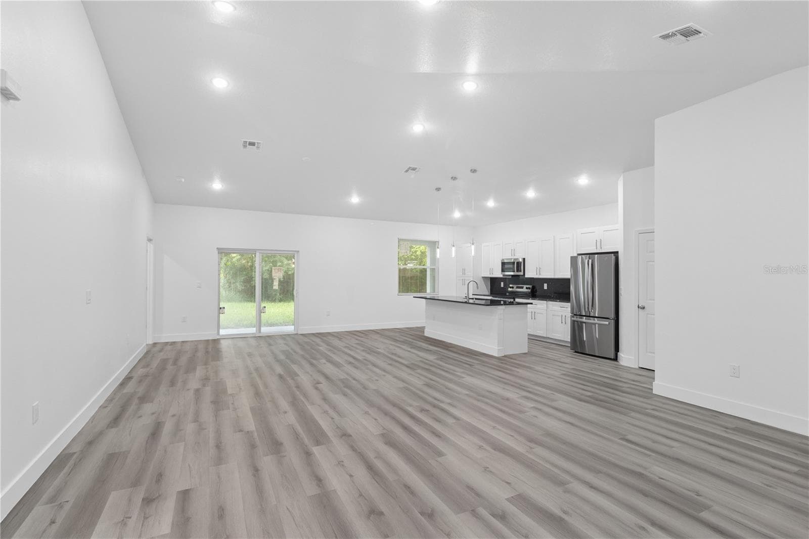 1449 Kathleen Rd photo 3