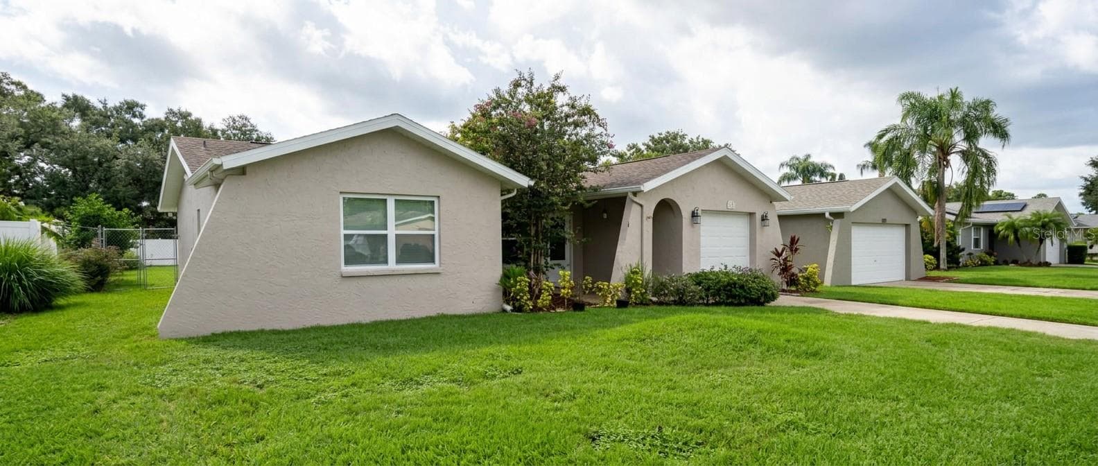 1633 St Catherine Dr E photo 3