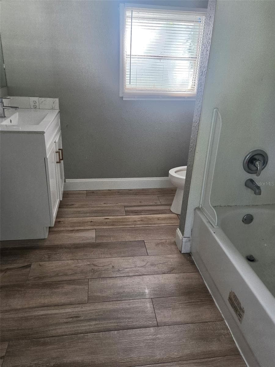 906 Estelle Ave photo 5