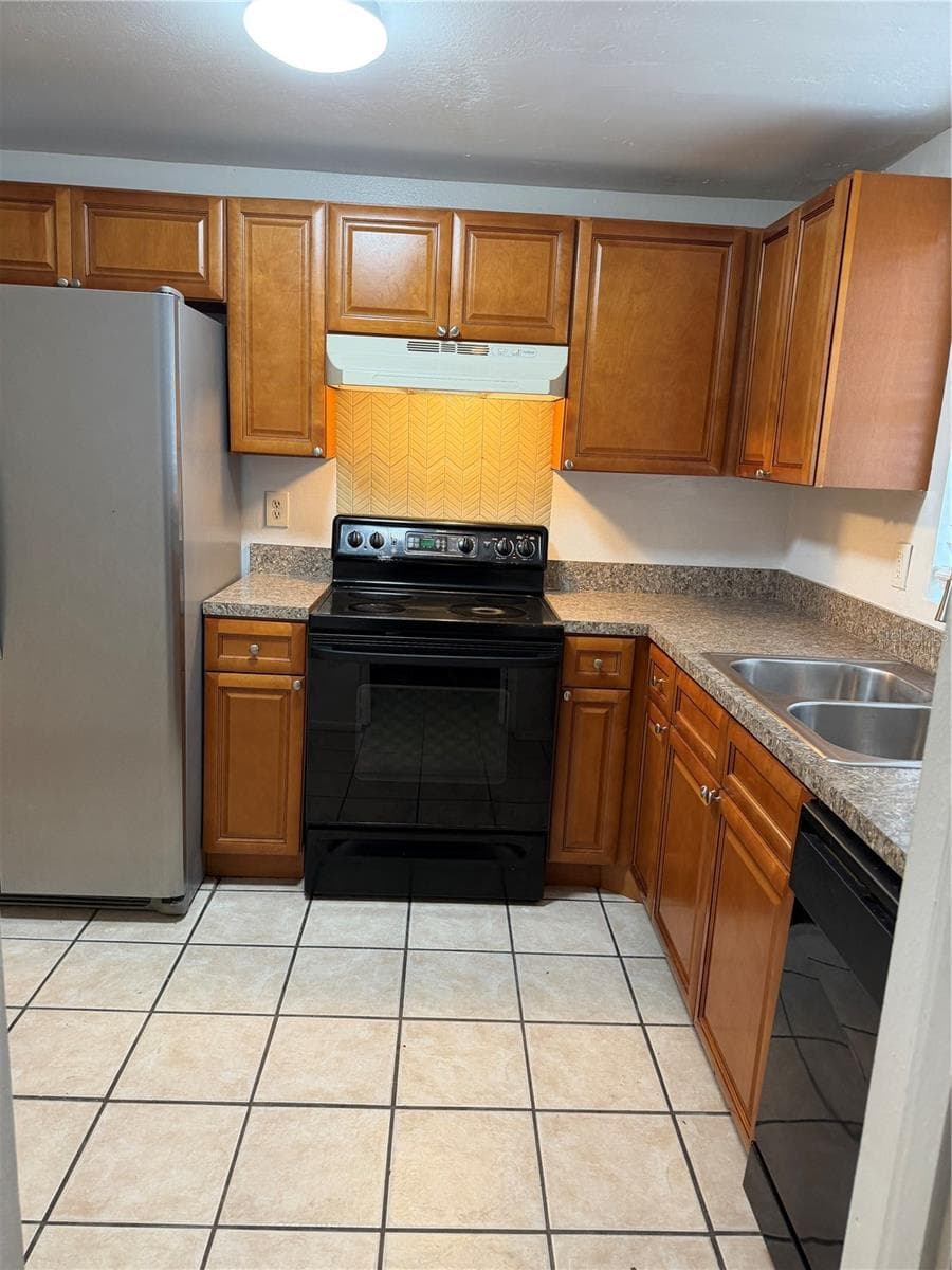 8237 Ravencroft Dr photo 3