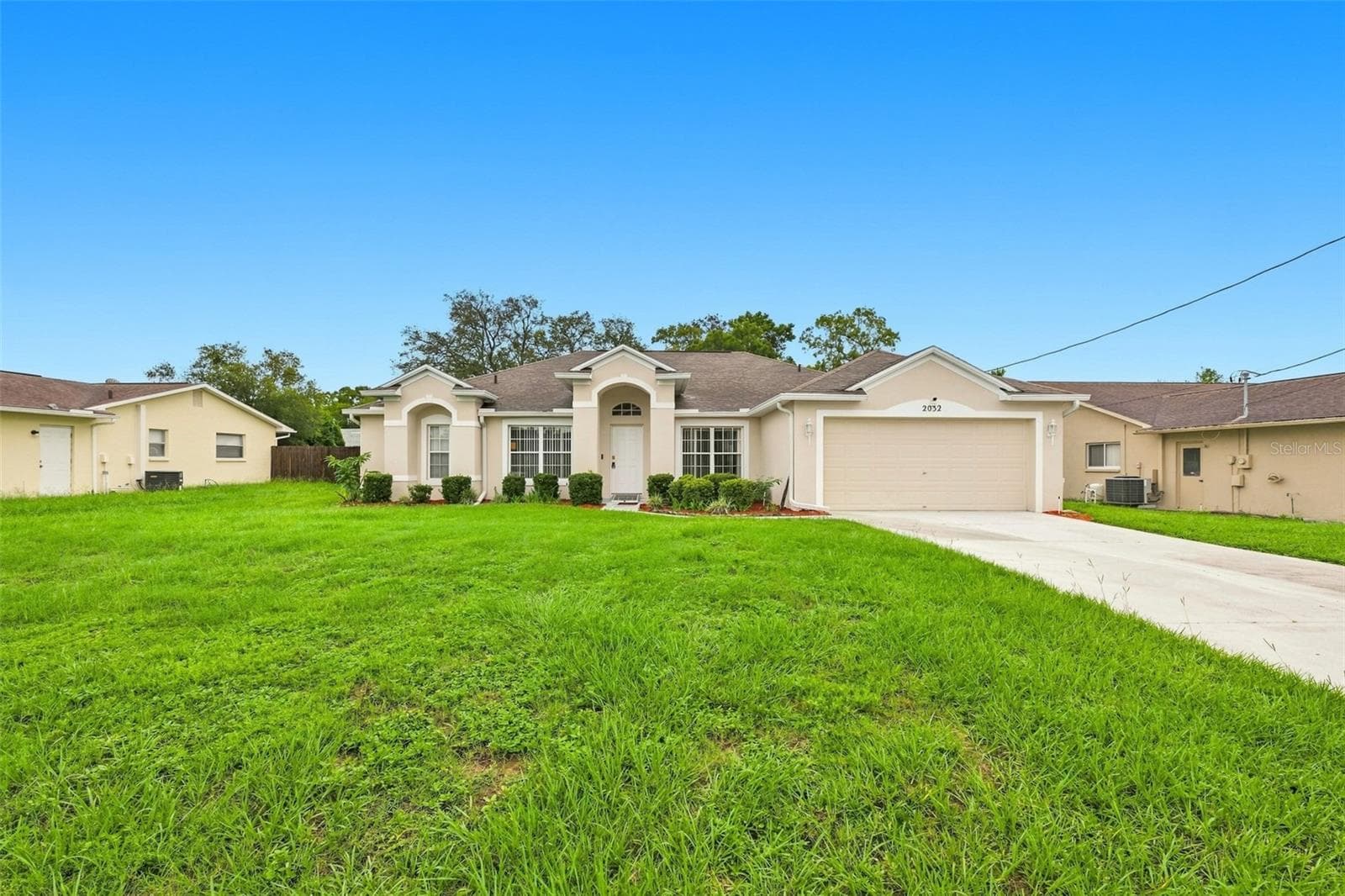 2032 DE Carlo Ave