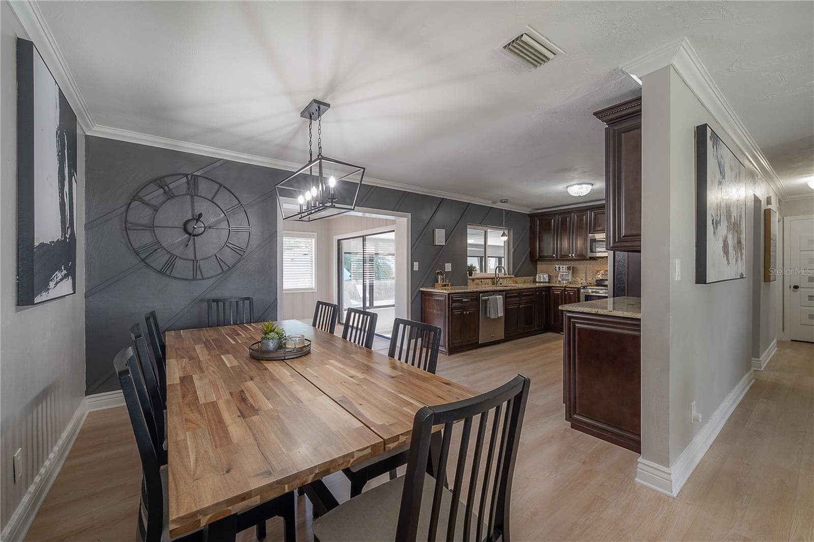 2916 W Collins St photo 4