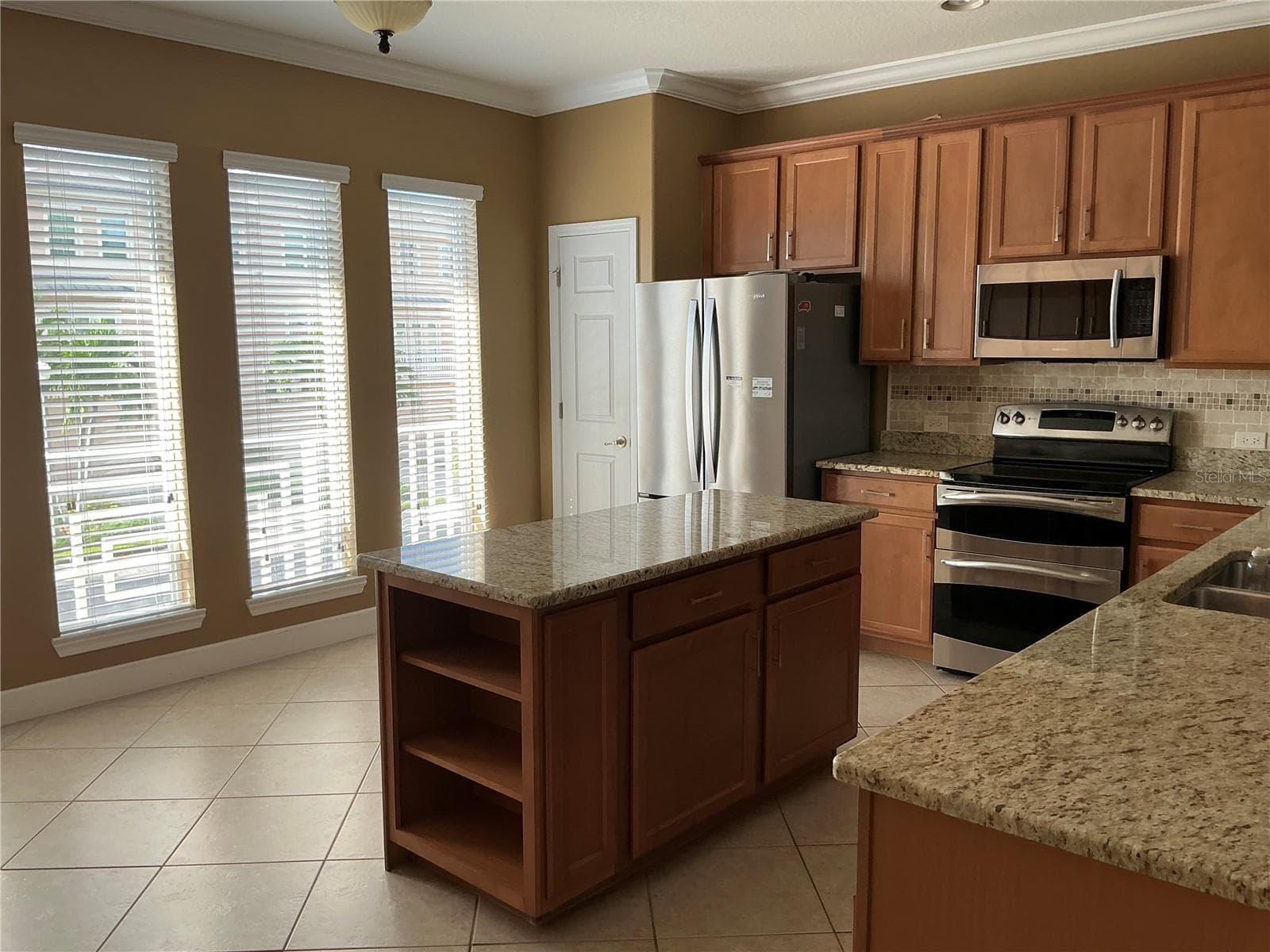 7059 Islamorada Cir photo 4