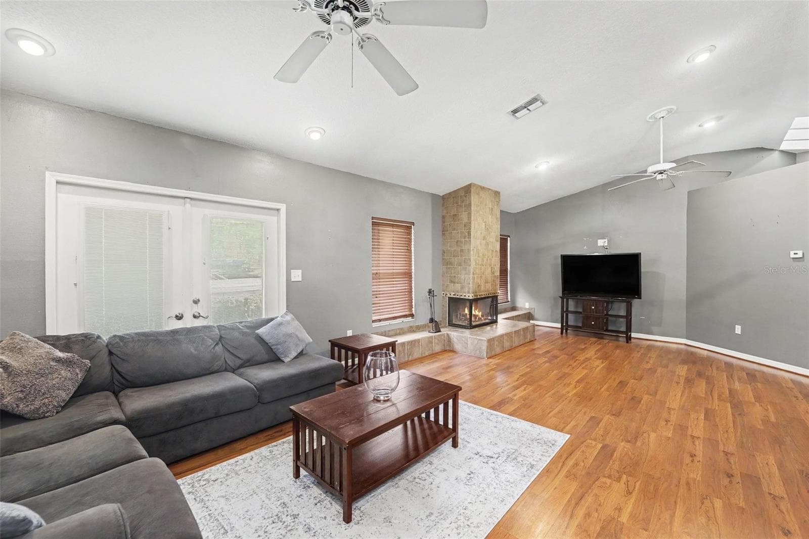 5422 Foley Sq photo 4
