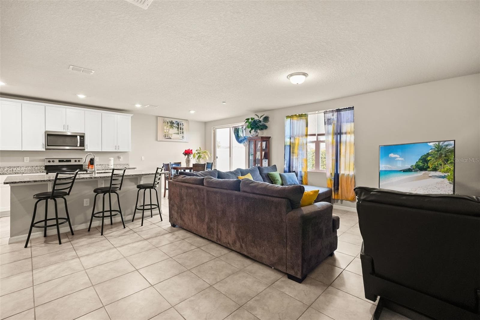 1166 Yumuri St photo 4
