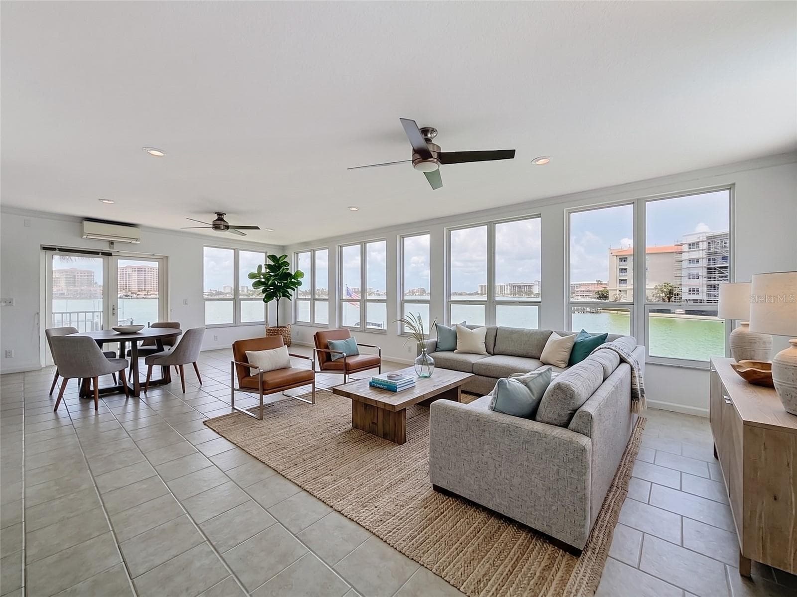 210 Dolphin Pt #C photo 3